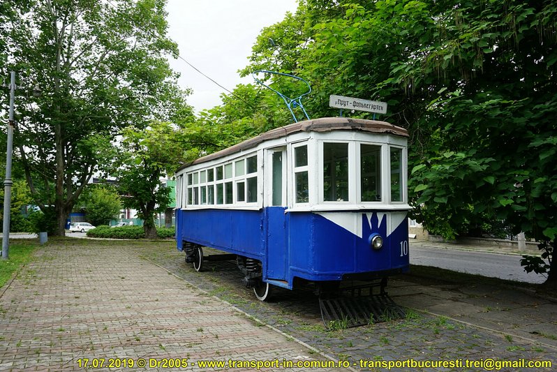 Tw10-a.jpg