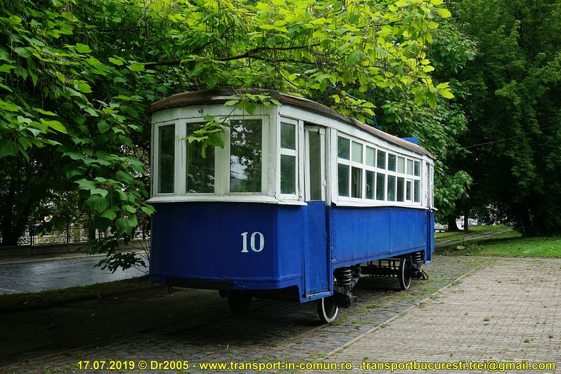 Tw10-d.jpg