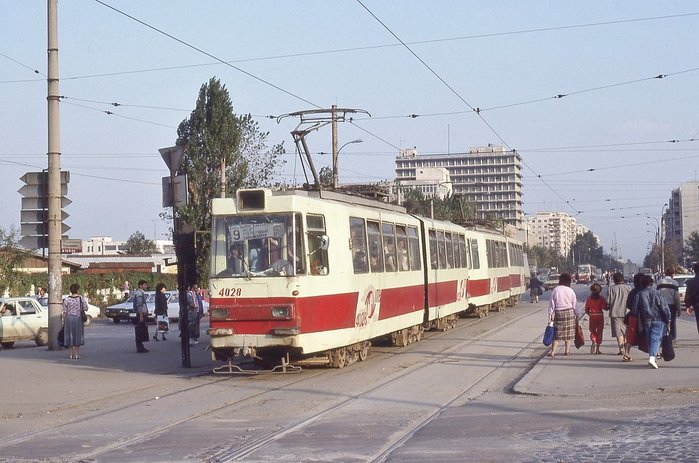 Bucuresti_1991_PtaSuduluiCartBerceni.jpg